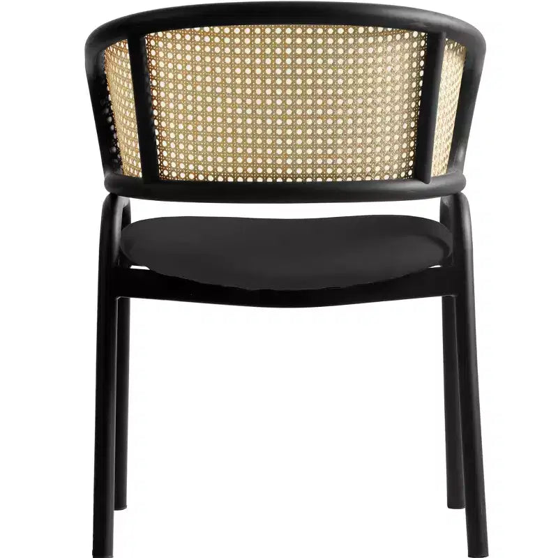 Esszimmerstuhl mit Rückenlehne aus Rattan, Ledersitz und schwarzem Stahlgestell, bequeme Sitzgelegenheit für Esszimmer und Küche