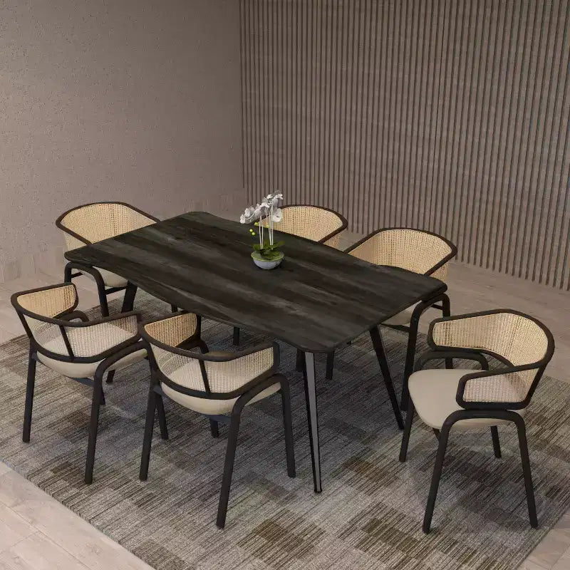 Esszimmerstuhl mit Rückenlehne aus Rattan, Ledersitz und schwarzem Stahlgestell, bequeme Sitzgelegenheit für Esszimmer und Küche