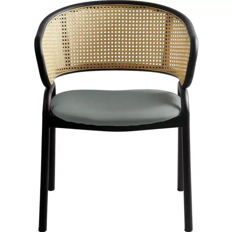Esszimmerstuhl mit Rückenlehne aus Rattan, Ledersitz und schwarzem Stahlgestell, bequeme Sitzgelegenheit für Esszimmer und Küche