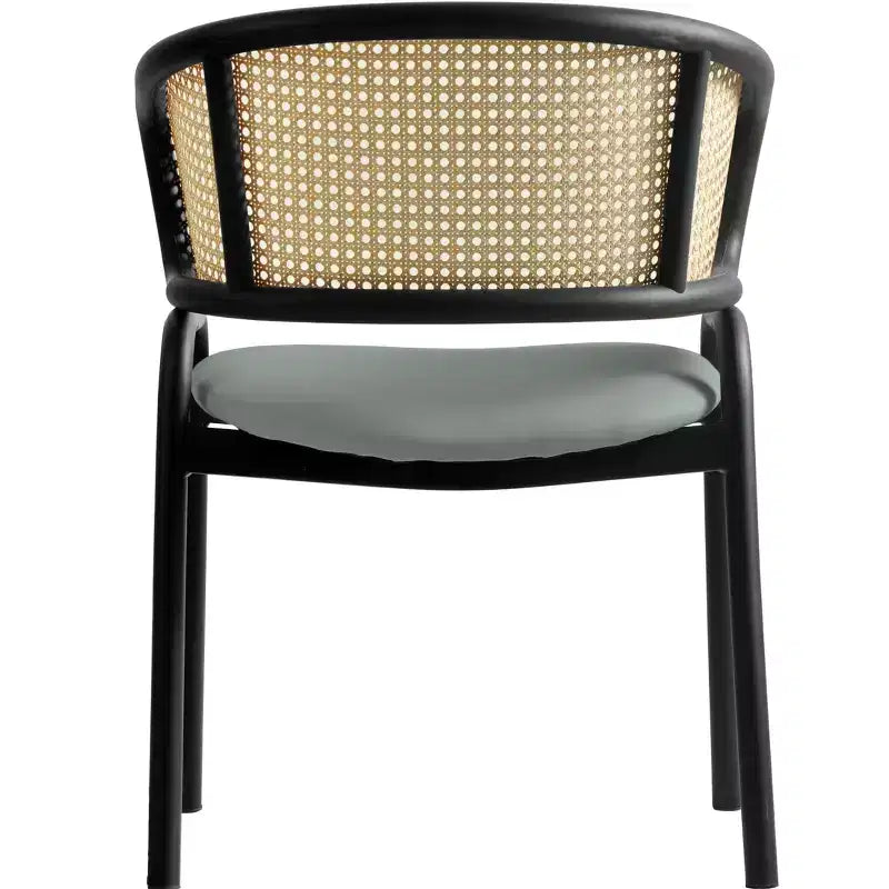 Esszimmerstuhl mit Rückenlehne aus Rattan, Ledersitz und schwarzem Stahlgestell, bequeme Sitzgelegenheit für Esszimmer und Küche