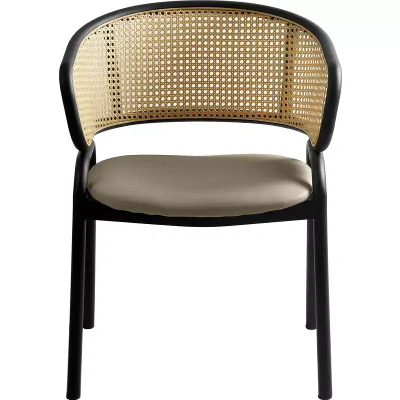 Esszimmerstuhl mit Rückenlehne aus Rattan, Ledersitz und schwarzem Stahlgestell, bequeme Sitzgelegenheit für Esszimmer und Küche