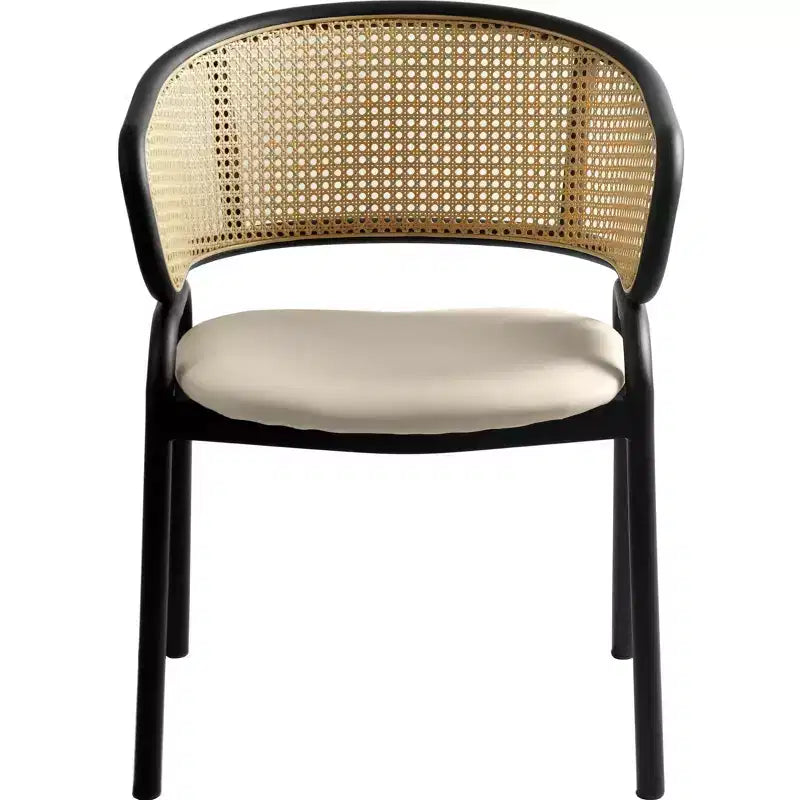 Esszimmerstuhl mit Rückenlehne aus Rattan, Ledersitz und schwarzem Stahlgestell, bequeme Sitzgelegenheit für Esszimmer und Küche