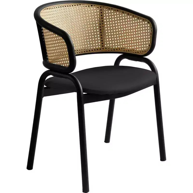 Esszimmerstuhl mit Rückenlehne aus Rattan, Ledersitz und schwarzem Stahlgestell, bequeme Sitzgelegenheit für Esszimmer und Küche