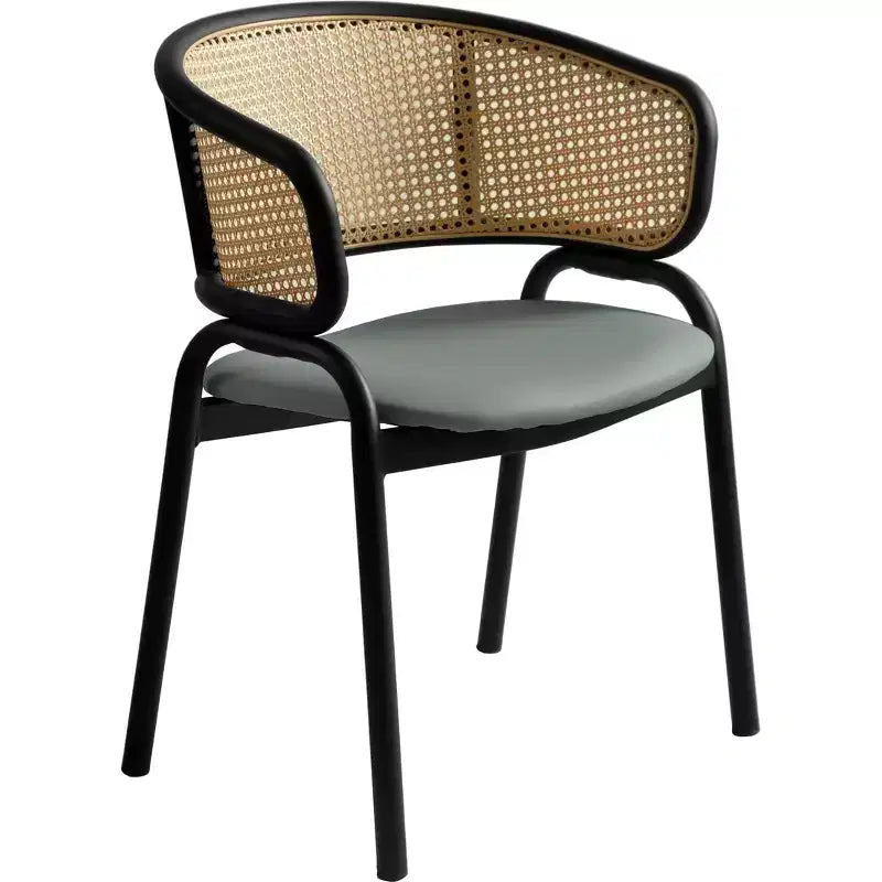 Esszimmerstuhl mit Rückenlehne aus Rattan, Ledersitz und schwarzem Stahlgestell, bequeme Sitzgelegenheit für Esszimmer und Küche