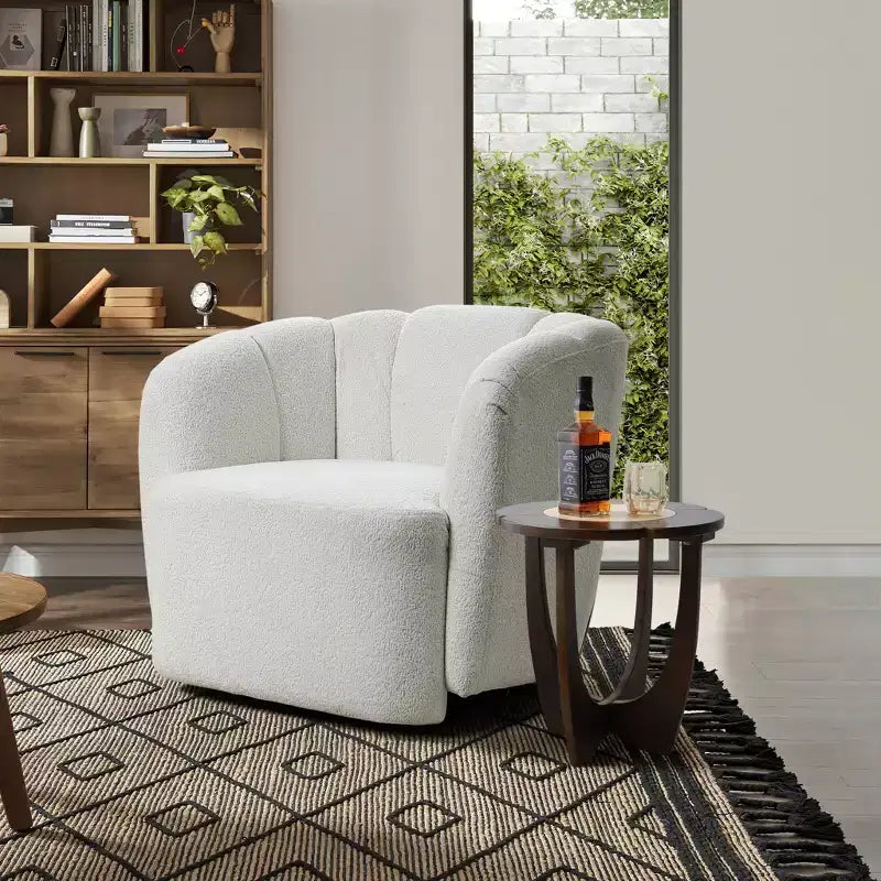Mesa auxiliar redonda de estilo moderno de mediados de siglo, mesa auxiliar de madera de pino oscura con bloques de color y patas cruzadas para dormitorio o sala de estar, marrón