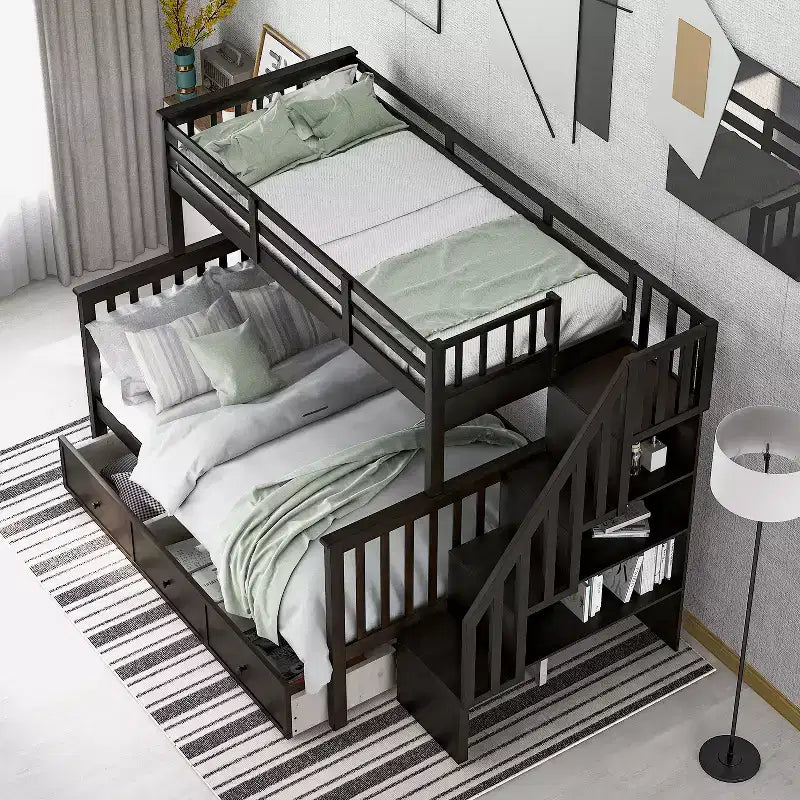 Etagenbett mit Treppe, oben Twin- und unten Full-Größe, mit Schublade, Stauraum und Rausfallschutz
