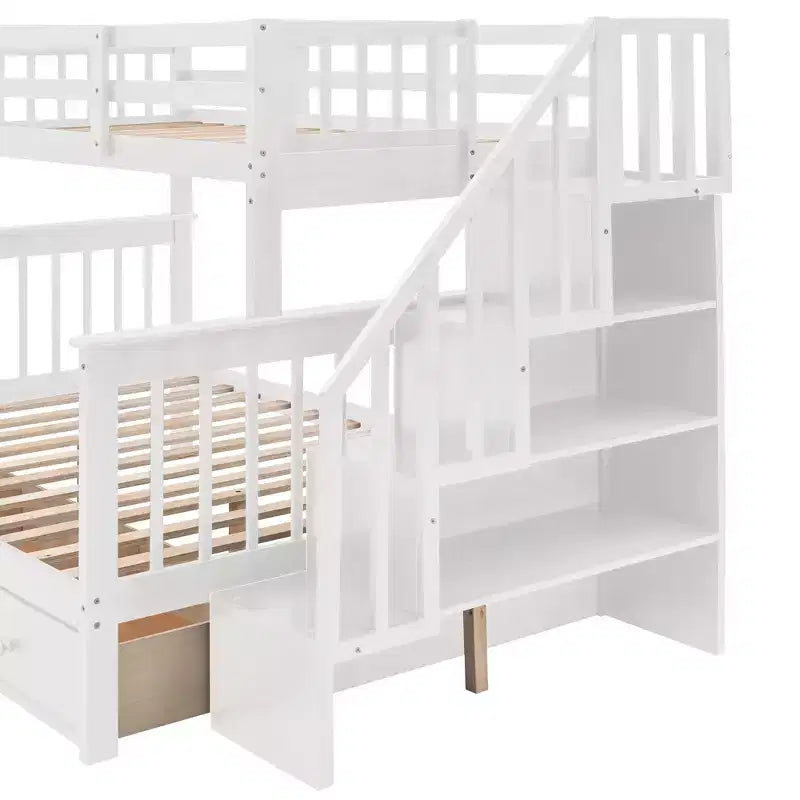Etagenbett mit Treppe, oben Twin- und unten Full-Größe, mit Schublade, Stauraum und Rausfallschutz