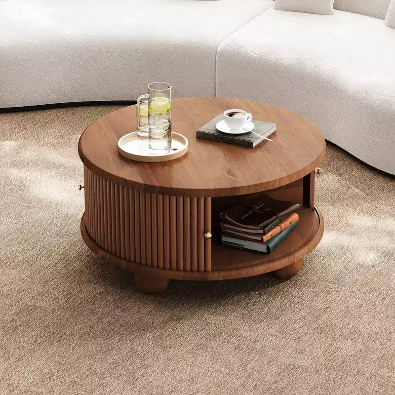 Runder Couchtisch mit gerillter Oberfläche und Stauraum, 31.8 Zoll, aus massivem Kiefernholz, mit Schiebetüren, geräumigen Innenfächern und langlebiger Oberfläche in Walnussoptik