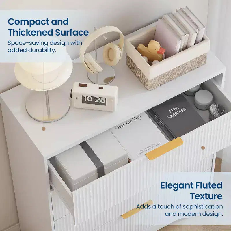 Kommode mit 4 Schubladen, gerillte moderne Kommode, 38.6, mit goldenen Griffen, vielseitiger Stauraum für Schlafzimmer, Wohnzimmer, Flur und Kinderzimmer