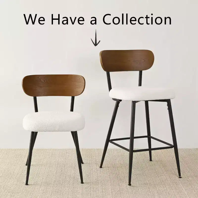 Set aus 2 Barhockern im Mid-Century-Modern-Stil, Küchenstühle mit Sitzhöhe 27, weißem Bouclé-Bezug und Rückenlehne aus Eschenholz